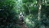 Sumber mata air panas ini berbeda karena tidak berbau belerang. Ada yang menduga ini berasal dari bekas letusan gunung tapi sudah tidak aktif. (Dadang/detikTravel)