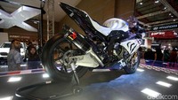 Motor ini (BMW HP4 Race-Red) hanya ada satu di Indonesia.
