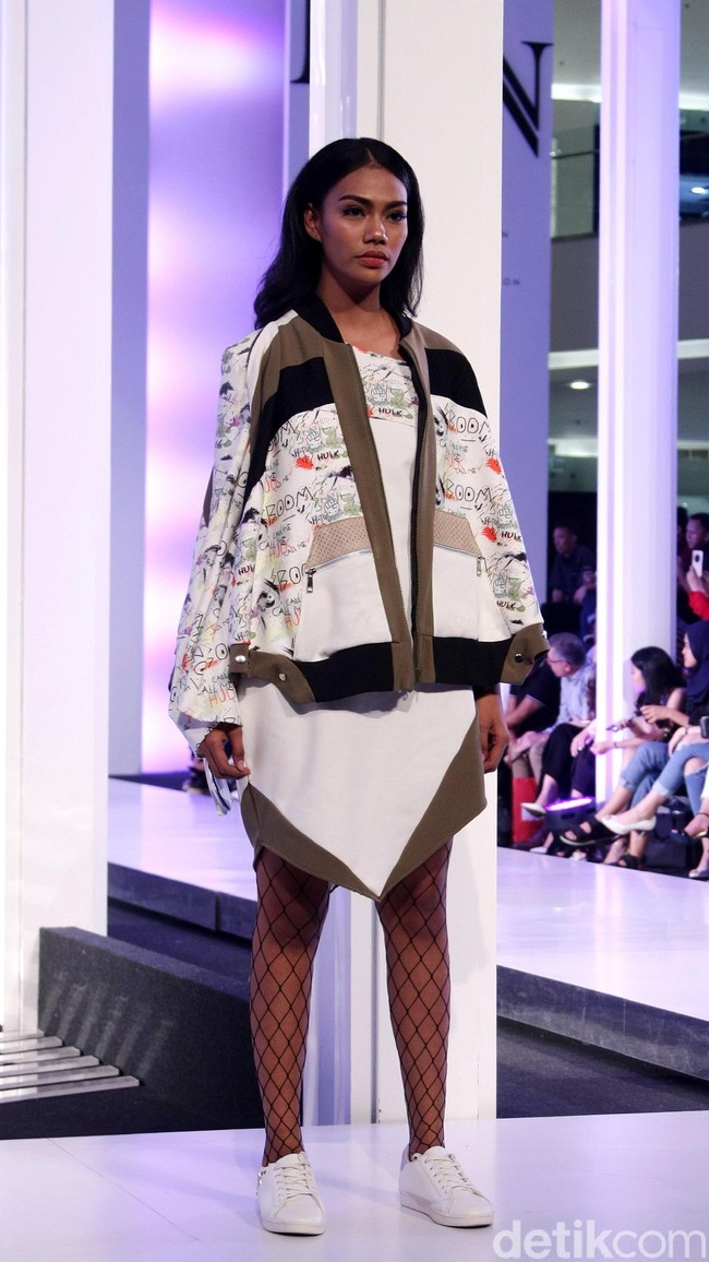 Fashion show koleksi busana ESMOD Jakarta yang terinspirasi karakter Marvel di Fashion Nation 2018, Senayan City, Jakarta, Selasa [17/4/2018]. [Foto: Mohammad Abduh/Wolipop]