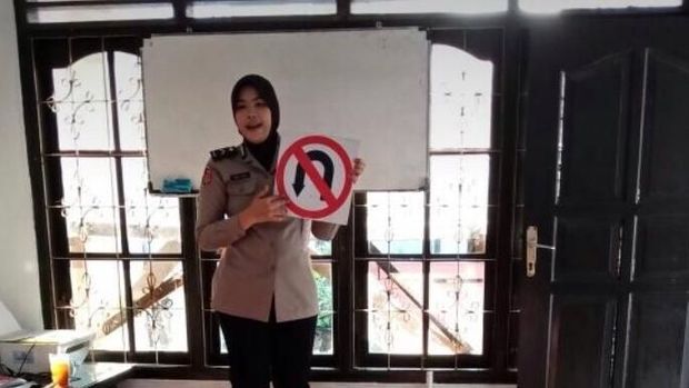 Bripda Diah mendapat penghargaan karena mengajar anak-anak yatim