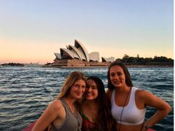 Ayahnya Berduit Triliunan, Begini Tingkah Anak Gadisnya