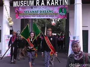 Sakralnya Kirab Pataka RA Kartini di Rembang