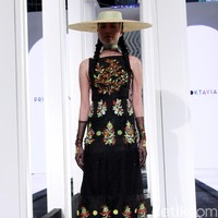 Fashion show koleksi terbaru dari Priyo Oktaviano yang bertemakan La Riviera di Fashion Nation 2018, Senayan City, Jakarta. Foto: Mohammad Abduh/Wolipop