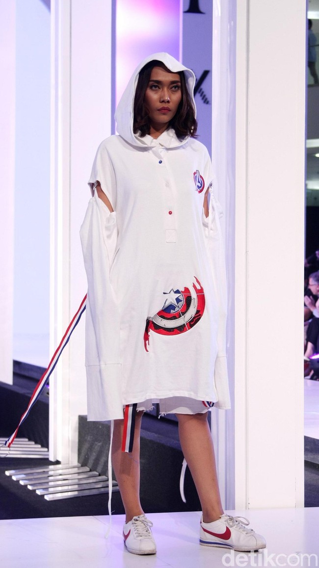 Fashion show koleksi busana ESMOD Jakarta yang terinspirasi karakter Marvel di Fashion Nation 2018, Senayan City, Jakarta, Selasa [17/4/2018]. [Foto: Mohammad Abduh/Wolipop]