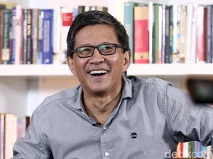 Tonton Blak blakan Rocky Gerung, Kontroversi Kitab Fiksi