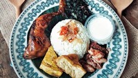Ayam bakar paha, dan irisan tahu goreng, membuat seporsi nasi liwet dengan auran teri dan cabai ini terlihat cantik dan menarik. Foto: Instagram