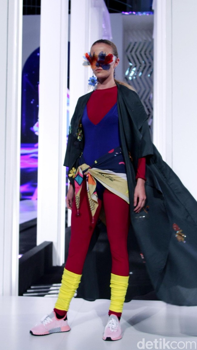 Desainer Mel Ahyar menghadirkan koleksi busananya dengan mengangkat tema Vignette di Fashion Nation 2018, Senayan City, Jakarta, Rabu [11/4/2018]. [Foto: Mohammad Abduh/Wolipop]