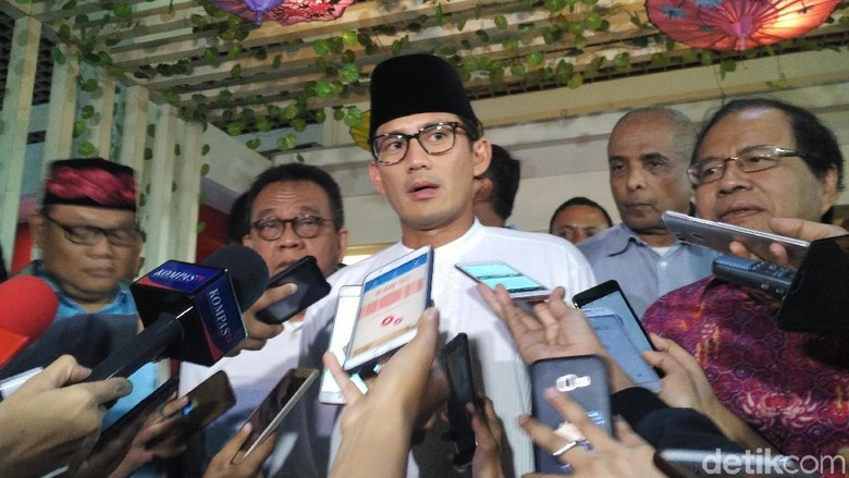 Sandi Sebut PAN-Gerindra Kompak Minta Presiden Revisi Perpres TKA Sandi Sebut PAN-Gerindra Kompak Minta Presiden Revisi Perpres TKA
