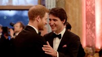 Trudeau dan Pangeran Harry tampak asyik mengobrol akrab