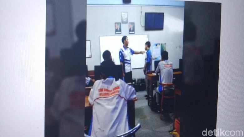 Didatangi Ormas, Guru Penampar Murid yang Viral Diamankan Polisi Didatangi Ormas, Guru Penampar Murid yang Viral Diamankan Polisi