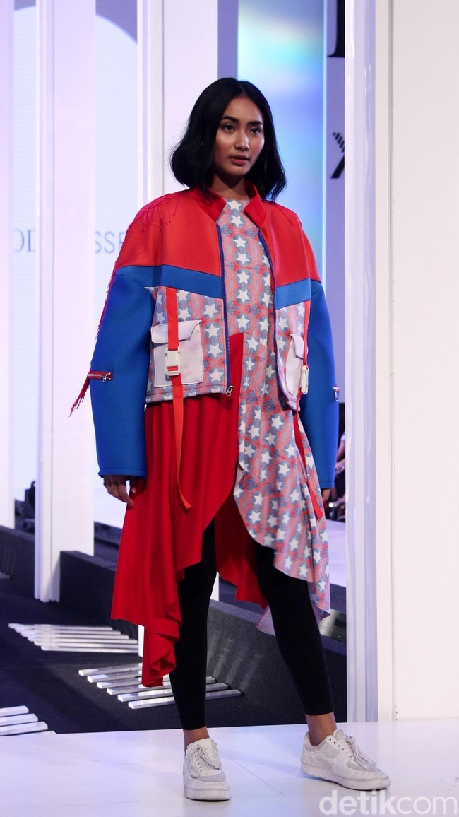 Fashion show koleksi busana ESMOD Jakarta yang terinspirasi karakter Marvel di Fashion Nation 2018, Senayan City, Jakarta, Selasa [17/4/2018]. [Foto: Mohammad Abduh/Wolipop]