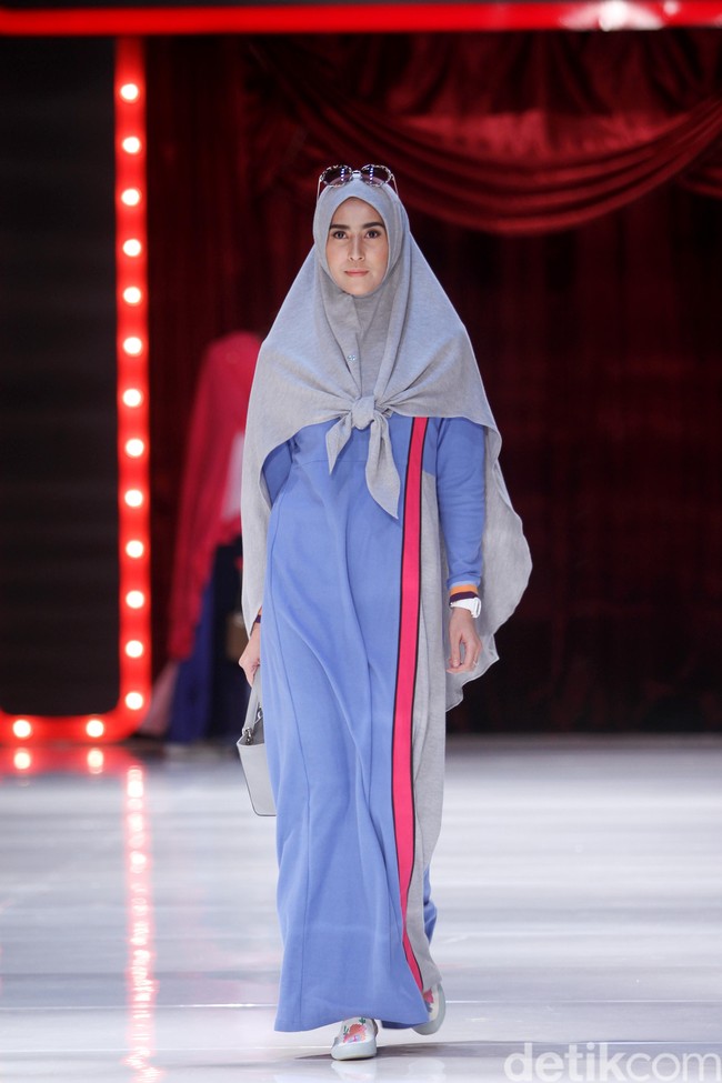 Fashion show koleksi terbaru busana muslim SI.Se.Sa yang bertema The Khadeeja di Fairmont Hotel, Jakarta, Rabu [18/4/2018]. Foto: Mohammad Abduh/Wolipop