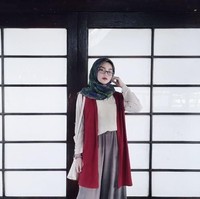 Tia Septiana yang baru saja lulus SMA itu mengunggah foto-foto kesehariannya di Instagram-nya @tiaaseptiana. Ia selalu tampil cantik dengan gaya hijab sederhana. Foto: Instagram/Tiaseptiaana