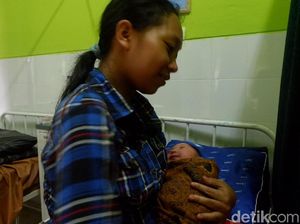 Pengungsi Gempa Banjarnegara Melahirkan Bayi Laki-laki