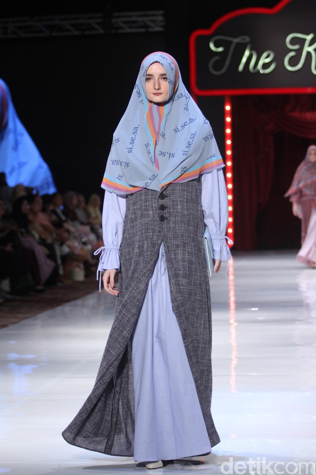 Fashion show koleksi terbaru busana muslim SI.Se.Sa yang bertema The Khadeeja di Fairmont Hotel, Jakarta, Rabu [18/4/2018]. Foto: Mohammad Abduh/Wolipop