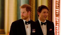 Trudeau adalah salah satu sosok pemimpin dunia yang muda dan kerap jadi sorotan. Sementara itu, Pangeran Harry akan melepas masa lajangnya bulan depan.