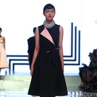 Fashion show Yosafat Dwi Kurniawan yang bertemakan Literalist diJakarta Fashion & Food Festival 2018, Kelapa Gading, Jakarta, Kamis [19/4/2018]. [Foto: Mohammad Abduh/Wolipop]