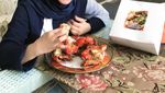 Punya Resort Mewah di Bali, Begini Gaya Ibunda Nagita Slavina Saat Kulineran