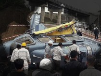 Helikopter Medis Terjatuh di Tengah Jalan California, 3 Orang Terluka Parah