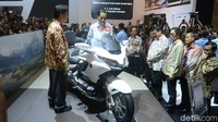 Honda Gold Wing juga sempat menarik perhatian Presiden Joko Widodo. Jokowi mengatakan motor ini cocok buat paspampres. Foto: PT Astra Honda Motor