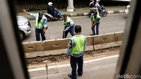 Sampai saat ini Halte TransJ Simprug tetap beroperasi.