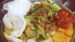 Habis Olahraga Pagi, Enaknya Makan Lontong Sayur Kesukaan Netizen Ini!