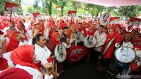 Moeldoko menyebut bidan memiliki jasa yang besar dalam melahirkan generasi emas bangsa.
