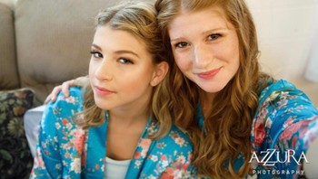 Bersama adiknya yang cantik, Phoebe. Foto: Instagram