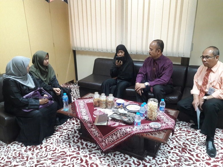 Kisah Pilu TKW Aini yang Tak Jumpa Keluarga Sejak 20 Tahun Kisah Pilu TKW Aini yang Tak Jumpa Keluarga Sejak 20 Tahun