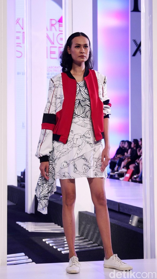 Fashion show koleksi busana ESMOD Jakarta yang terinspirasi karakter Marvel di Fashion Nation 2018, Senayan City, Jakarta, Selasa [17/4/2018]. [Foto: Mohammad Abduh/Wolipop]