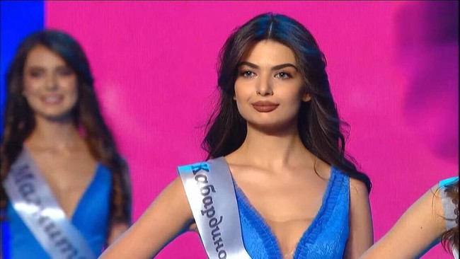  Kontestan pemilihan ratu kecantikan Miss Rusia Diana Nagoyeva jadi sorotan karen dapat ancaman pembunuhan setelah berpose pakai baju renang untuk mengikuti ajang tersebut. Foto: Instagram @_missaltman__