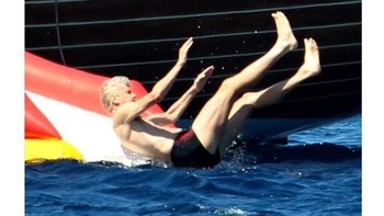 Foto saat ia meninggalkan Arsenal pun beredar. Foto: istimewa