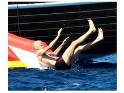 Meme Lucu dan Sedih Iringi Kepergian Wenger