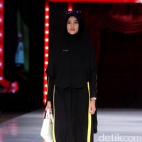 Fashion show koleksi terbaru busana muslim SI.Se.Sa yang bertema The Khadeeja di Fairmont Hotel, Jakarta, Rabu [18/4/2018]. Foto: Mohammad Abduh/Wolipop