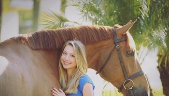 Mendiang Steve Jobs bersama istrinya Laurenne Powell memiliki beberapa anak. Salah satunya Eve yang telah tumbuh jadi remaja cantik. Foto: dailymail