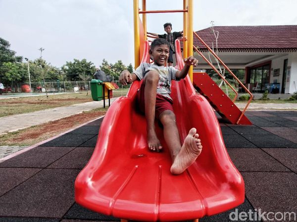 Bermain di RPTRA Manggala Bisma