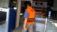 Dudy ditetapkan sebagai tersangka bersama General Manager PT Hutama Karya Budi Rahmat Kurniawan. Kedua tersangka diduga menyalahgunakan kewenangan untuk memperkaya diri sendiri dan orang lain. Akibat perbuatan keduanya, negara diduga mengalami kerugian Rp 34 miliar dari total nilai proyek Rp 125 miliar.