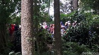 Warga sekitar yang antusias dengan pernikahan Syahnaz dan Jeje. Foto: Pernikahan Syahnaz (Asep/detikHOT)