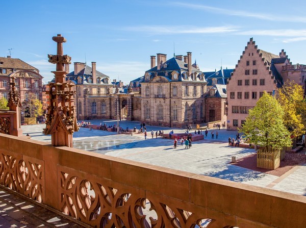 Arsene Wenger lahir di Strasbourg, suatu kota yang berada di timur Prancis. Kampung halamannya ini pun indah (Strasbourg Tourisme/Facebook)