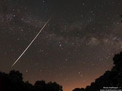 Pemandangan Spektakuler Hujan Meteor Lyrid