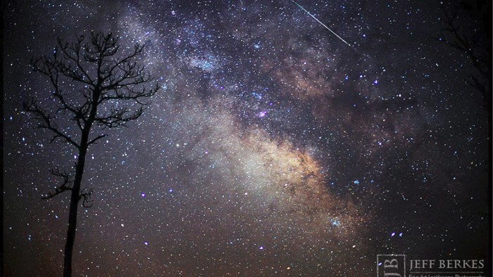 Ilustrasi hujan meteor. Foto: via Space.com Ilustrasi hujan meteor. Foto: via Space.com