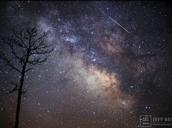 Pemandangan Spektakuler Hujan Meteor Lyrid