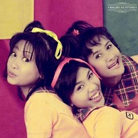 Nola, Lusy dan Widi ketika masih tergabung dalam grup vokal AB3. Foto ini diambil 21 tahun lalu. Jadul banget! Foto: Instagram/@malibu62studio