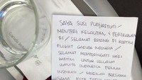 Susi juga menulis sepucuk surat untuk wanita Indonesia untuk terus berkarya bagi Indonesia. Pool/Kementerian Kelautan dan Perikanan.