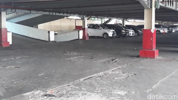 Parkir Blok F Tanah Abang, yang akan jadi lokasi sementara pedagang Blok G, Sabtu (21/4/2018)