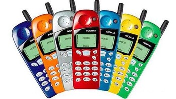 Nokia 5110 dengan warna warni cerianya. (istimewa/phonearena)
