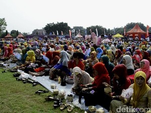 Rayakan Hari Kartini di Pekalongan dengan Makan Nasi Megono Bareng