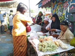 Pasar Jember Dicat Warna-warni di Hari Kartini, Pedagang Berkebaya