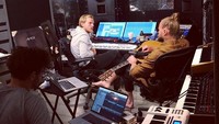 Hingga saat ini belum diketahui apa penyebab meninggalnya sang DJ. Foto: DJ Avicii (Instagram Avicii)