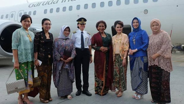 Hari Kartini di Bandara Soetta: Bagi-bagi Coklat hingga Baca Puisi